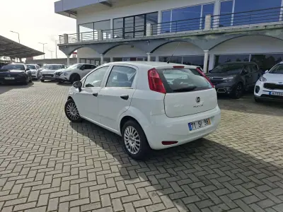 Fiat Punto 2017 - 8750 EUR, 114752 km - AUTO.MOTO.pt - 114752km - foto 8 de 26