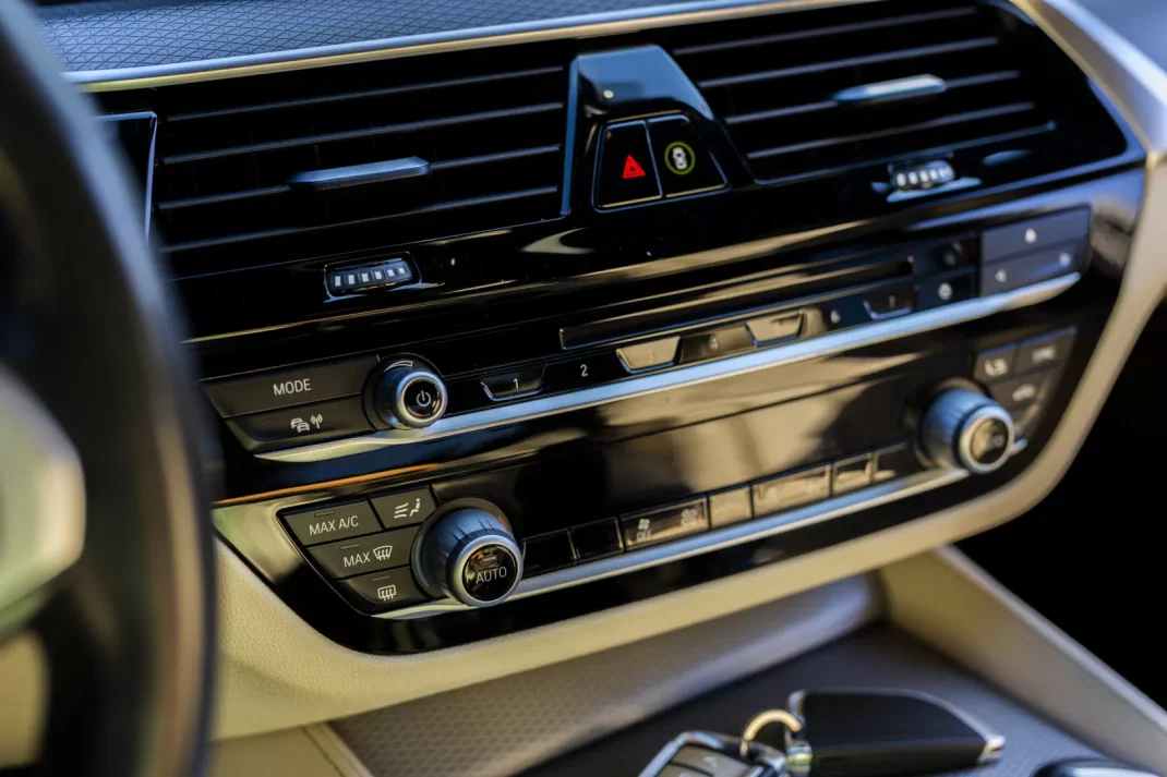 BMW 530e 2019 - 26850 EUR, 181810 km - AUTO.MOTO.pt - 181810km - foto 18 de 47