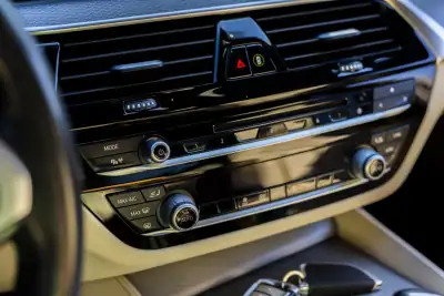 BMW 530e 2019 - 26850 EUR, 181810 km - AUTO.MOTO.pt - 181810km - foto 18 de 47