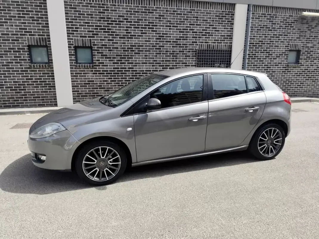Fiat Bravo 2010 - 5980 EUR, 147000 km - AUTO.MOTO.pt - 147000km - foto 3 de 23