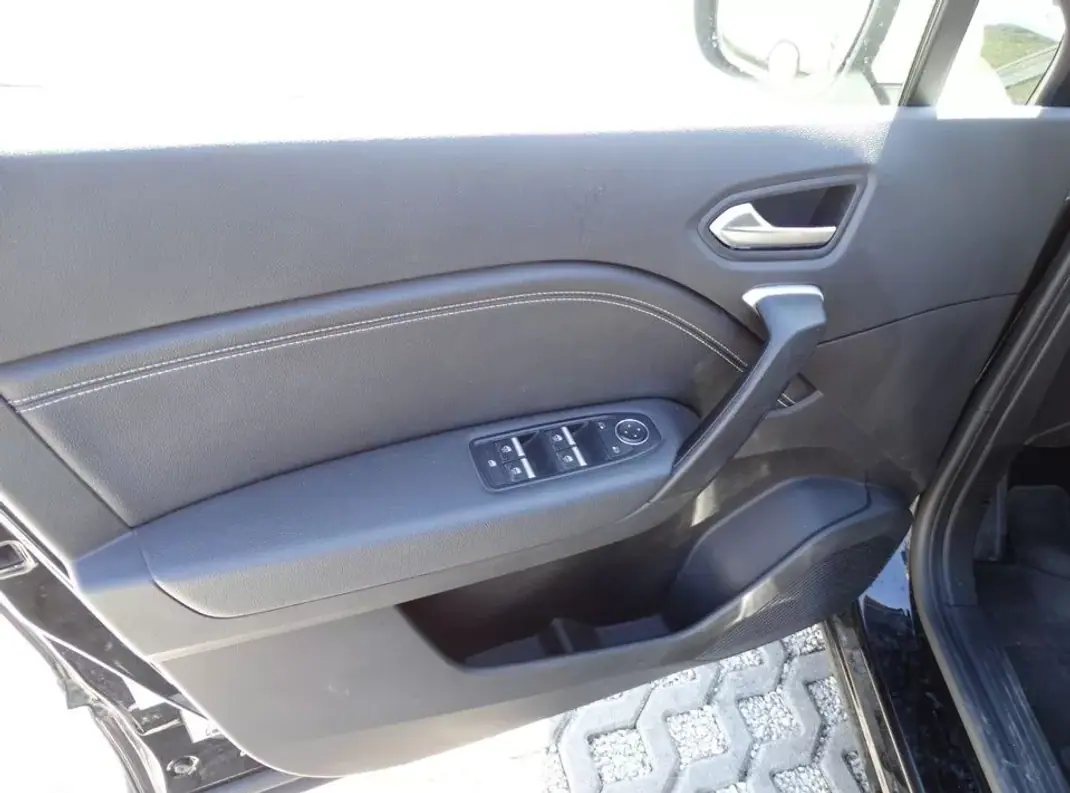 Renault Captur 2023 - 16690 EUR, 61326 km - 61326km - foto 9 de 12