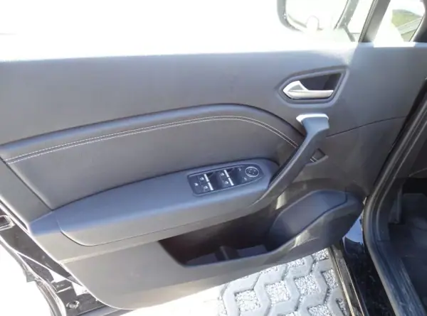 Renault Captur 2023 - 16690 EUR, 61326 km - AUTO.MOTO.pt - 61326km - foto 9 de 12