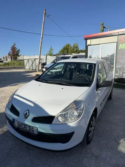 Renault Clio 2006 - 3850 EUR, 254586 km - AUTO.MOTO.pt - 254586km - foto 3 de 19