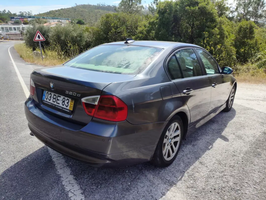 BMW 320 2006 - 8500 EUR, 361924 km - AUTO.MOTO.pt - 361924km - foto 3 de 9