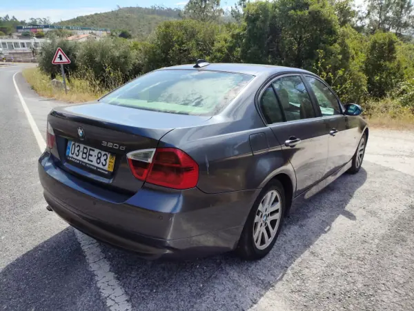 BMW 320 2006 - 8500 EUR, 361924 km - AUTO.MOTO.pt - 361924km - foto 3 de 9