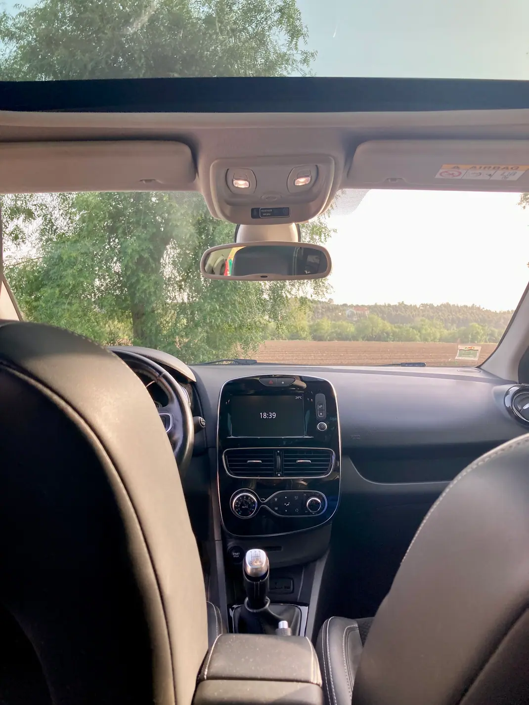 Renault Clio Sport Tourer 2019 - 9100 EUR, 178600 km - AUTO.MOTO.pt - 178600km - foto 15 de 16