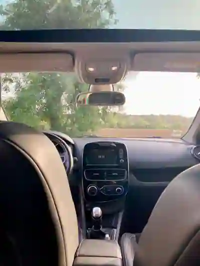 Renault Clio Sport Tourer 2019 - 9100 EUR, 178600 km - AUTO.MOTO.pt - 178600km - foto 15 de 16