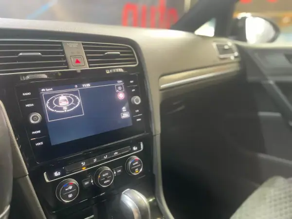 Volkswagen Golf 2019 - 30500 EUR, 106000 km - AUTO.MOTO.pt - 106000km - foto 40 de 47