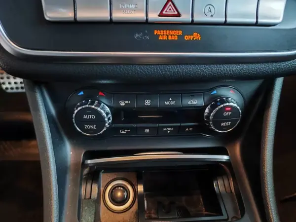 Mercedes-Benz CLA 200 2016 - 20500 EUR, 168500 km - AUTO.MOTO.pt - 168500km - foto 32 de 36