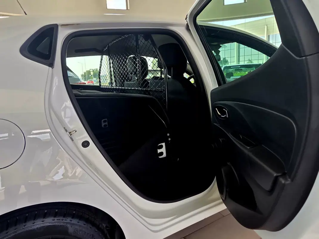 Renault Clio 1.5 Dci Van 2014 - 5750 EUR, 192158 km - AUTO.MOTO.pt - 192158km - foto 14 de 15