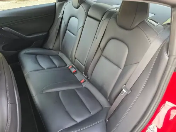 Tesla Model 3 2021 - 27499 EUR, 74631 km - 74631km - foto 24 de 34