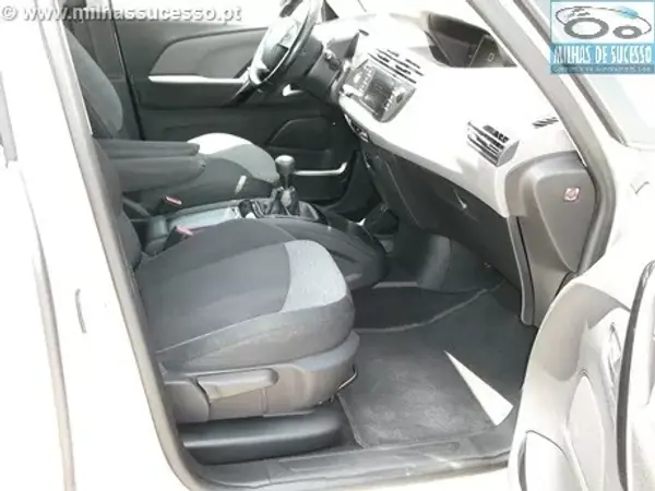 Citroën C4 Picasso 2017 - 14250 EUR, 154000 km - AUTO.MOTO.pt - 154000km - foto 10 de 21