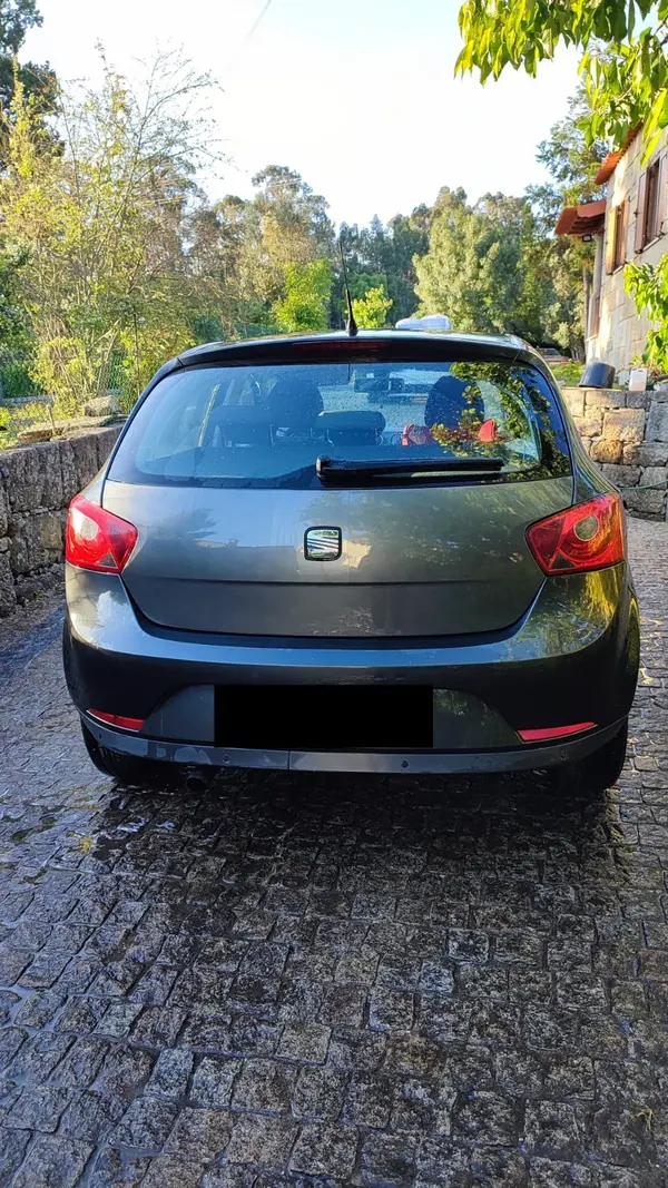 SEAT Ibiza 2009 - 5000 EUR, 270000 km - AUTO.MOTO.pt - 270000km - foto 3 de 5