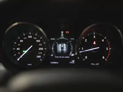 Land Rover Range Rover Evoque 2015 - 19990 EUR, 145000 km - AUTO.MOTO.pt - 145000km - foto 17 de 22