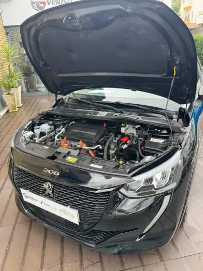 Peugeot e-208 2020 - 15000 EUR, 99692 km - AUTO.MOTO.pt - 99692km - foto 7 de 20