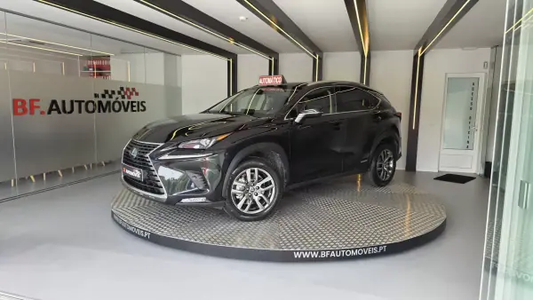 Lexus NX 300h 2018 - 31900 EUR, 78634 km - AUTO.MOTO.pt - 78634km - foto 2 de 65