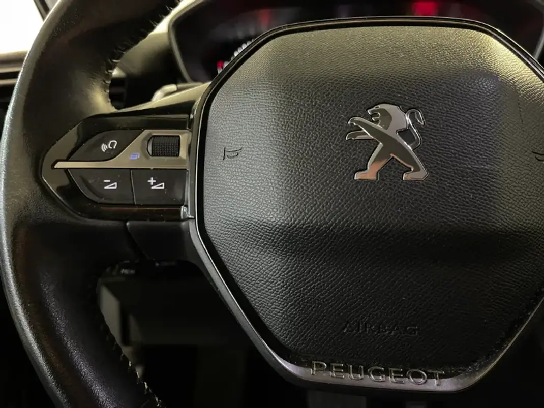 Peugeot 2008 2021 - 16950 EUR, 182000 km - AUTO.MOTO.pt - 182000km - foto 17 de 32