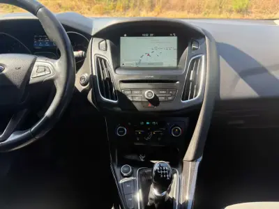 Ford Focus SW 2017 - 9900 EUR, 155000 km - AUTO.MOTO.pt - 155000km - foto 13 de 26