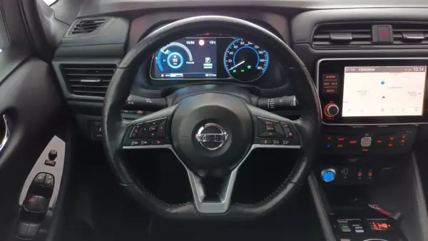 Nissan Leaf 2020 - 20500 EUR, 56131 km - AUTO.MOTO.pt - 56131km - foto 30 de 77