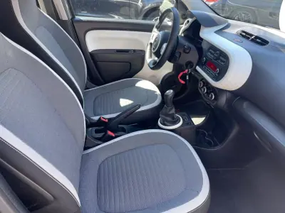 Renault Twingo 2017 - 7750 EUR, 136000 km - AUTO.MOTO.pt - 136000km - foto 12 de 13