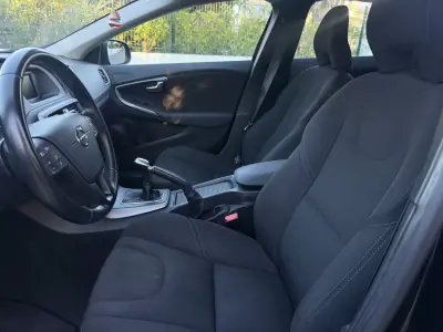 Volvo V40 2017 - 13999 EUR, 80000 km - AUTO.MOTO.pt - 80000km - foto 8 de 13