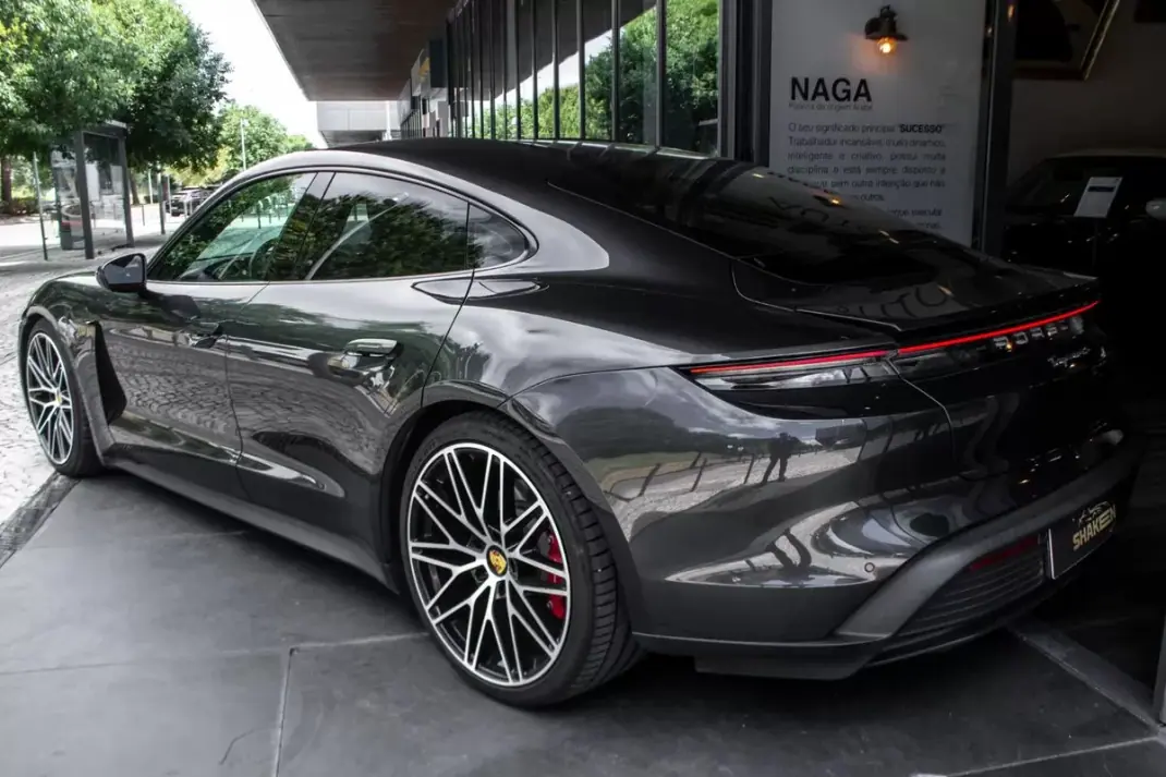 Porsche Taycan 2021 - 59890 EUR, 67644 km - AUTO.MOTO.pt - 67644km - foto 3 de 50