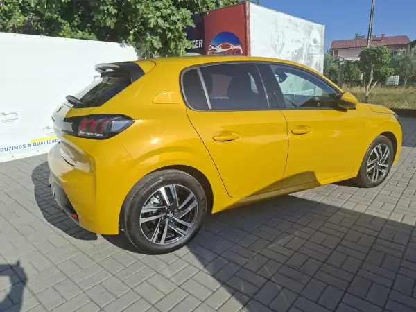 Peugeot 208 2021 - 13565 EUR, 71607 km - AUTO.MOTO.pt - 71607km - foto 22 de 37