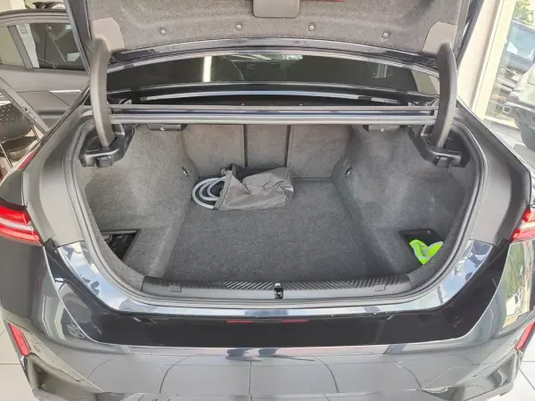 BMW 530e 2024 - 52500 EUR, 11000 km - AUTO.MOTO.pt - 11000km - foto 9 de 41