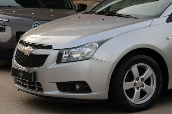 Chevrolet Cruze 2010 - 7990 EUR, 120000 km - AUTO.MOTO.pt - 120000km - foto 3 de 21