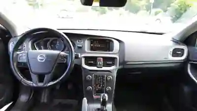 Volvo V40 Cross Country 2015 - 6990 EUR, 315000 km - AUTO.MOTO.pt - 315000km - foto 11 de 22