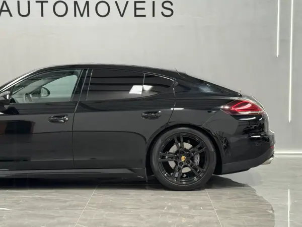 Porsche Panamera 2015 - 33990 EUR, 247000 km - AUTO.MOTO.pt - 247000km - foto 6 de 44