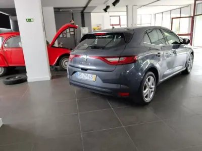 Renault Mégane 2019 - 13490 EUR, 113000 km - AUTO.MOTO.pt - 113000km - foto 8 de 14