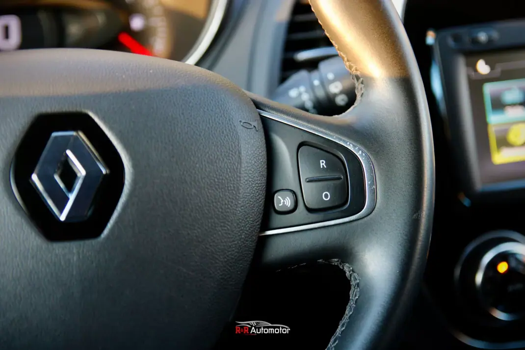 Renault Captur 2019 - 14800 EUR, 98000 km - AUTO.MOTO.pt - 98000km - foto 16 de 27