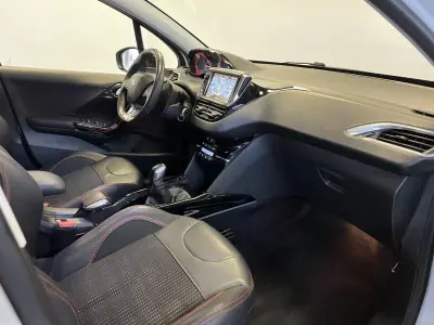 Peugeot 2008 2017 - 10990 EUR, 102000 km - AUTO.MOTO.pt - 102000km - foto 17 de 40