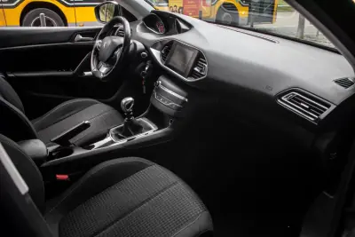 Peugeot 308 SW 2019 - 9750 EUR, 294100 km - AUTO.MOTO.pt - 294100km - foto 20 de 36