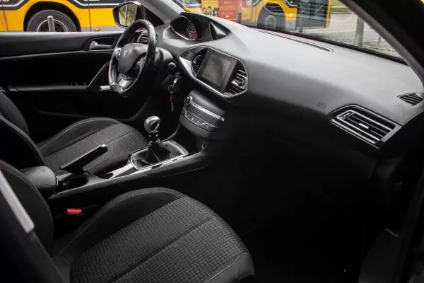 Peugeot 308 SW 2019 - 9750 EUR, 294100 km - AUTO.MOTO.pt - 294100km - foto 20 de 36