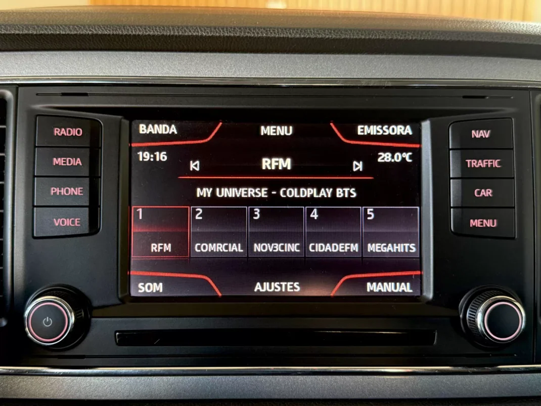 SEAT Leon 2015 - 14000 EUR, 181000 km - AUTO.MOTO.pt - 181000km - foto 77 de 92