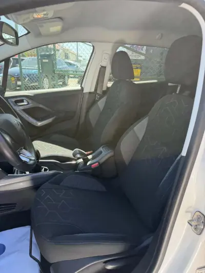 Peugeot 2008 2019 - 10980 EUR, 75000 km - 75000km - foto 3 de 4