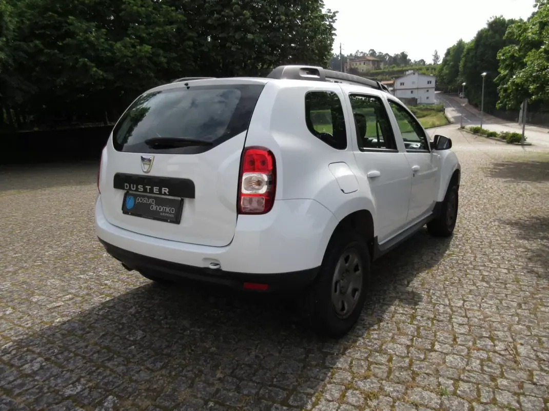Dacia Duster 2015 - 10990 EUR, 208000 km - AUTO.MOTO.pt - 208000km - foto 8 de 35