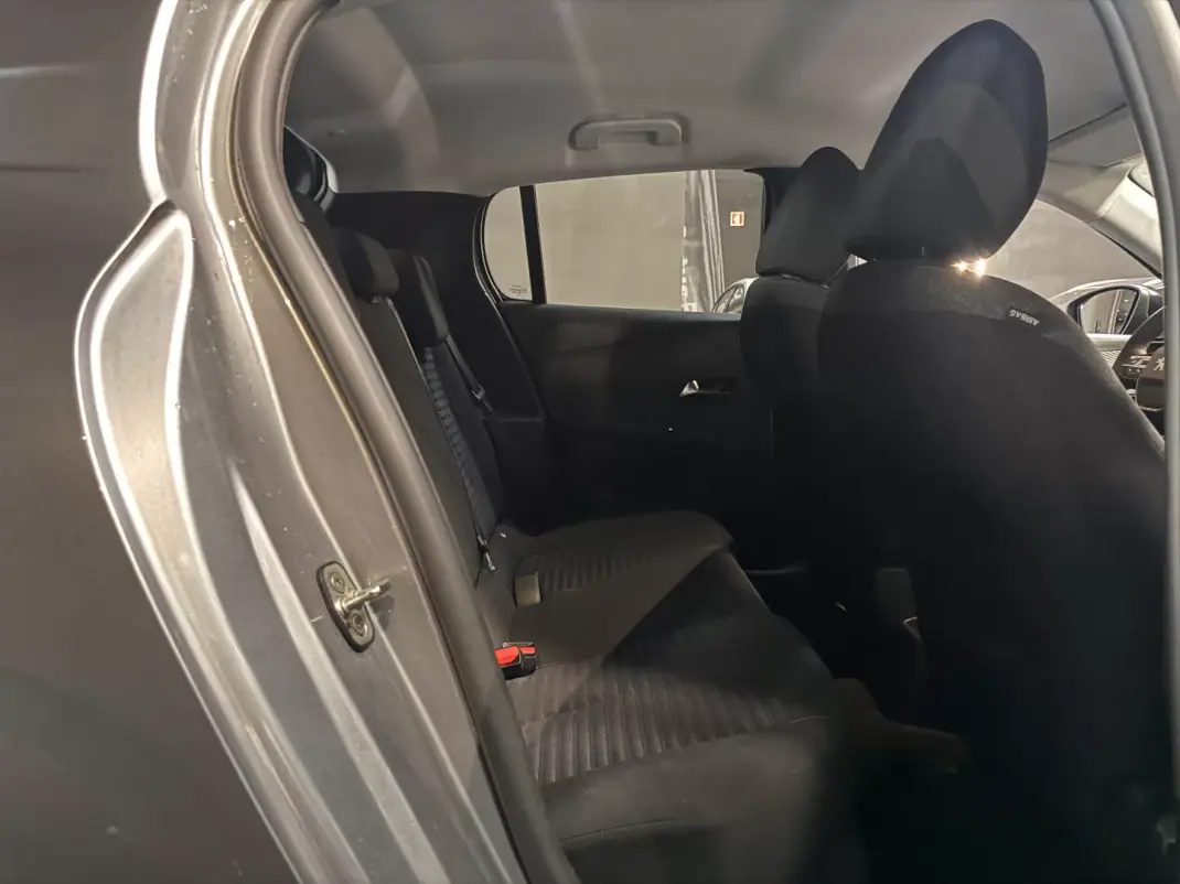 Peugeot 208 2023 - 14990 EUR, 87800 km - AUTO.MOTO.pt - 87800km - foto 29 de 30