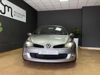 Renault Clio 2006 - 17500 EUR, 148741 km - AUTO.MOTO.pt - 148741km - foto 2 de 12
