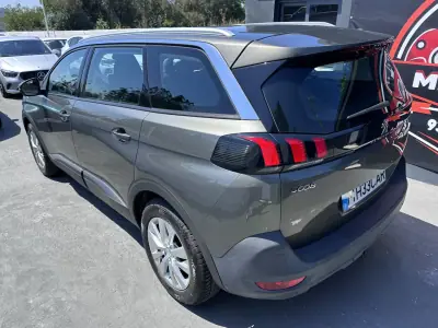 Peugeot 5008 2017 - 13900 EUR, 200000 km - AUTO.MOTO.pt - 200000km - foto 9 de 49