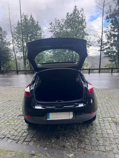 Renault Mégane 2014 - 9500 EUR, 146170 km - AUTO.MOTO.pt - 146170km - foto 18 de 19