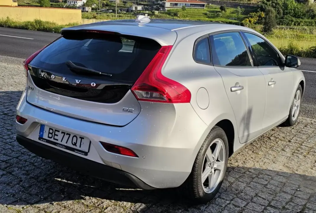 Volvo V40 2014 - 11500 EUR, 154200 km - AUTO.MOTO.pt - 154200km - foto 2 de 20