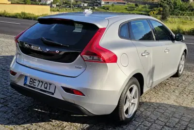 Volvo V40 2014 - 11500 EUR, 154200 km - AUTO.MOTO.pt - 154200km - foto 2 de 20