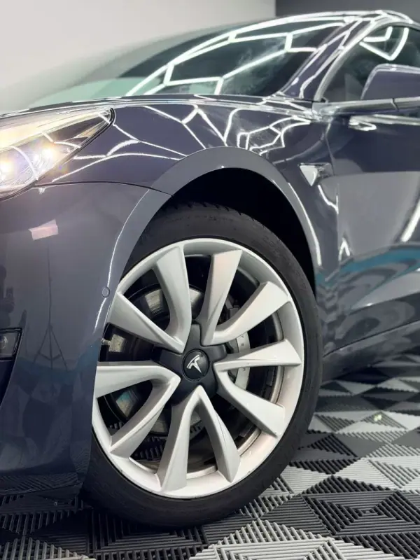 Tesla Model 3 2020 - 24500 EUR, 110500 km - AUTO.MOTO.pt - 110500km - foto 3 de 18