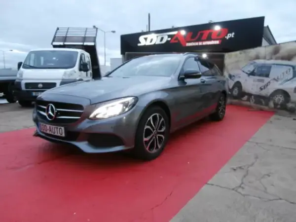 Mercedes-Benz C 180 2017 - 24900 EUR, 141265 km - AUTO.MOTO.pt - 141265km - foto 5 de 40