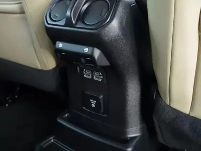 Jeep Wrangler Unlimited 2019 - 62900 EUR, 123841 km - AUTO.MOTO.pt - 123841km - foto 9 de 15