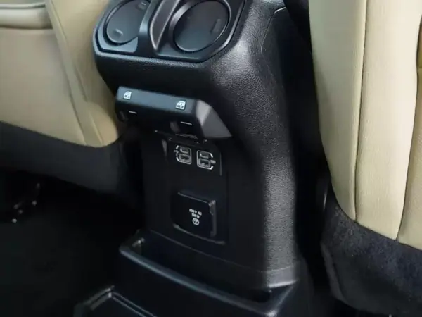 Jeep Wrangler Unlimited 2019 - 62900 EUR, 123841 km - AUTO.MOTO.pt - 123841km - foto 9 de 15
