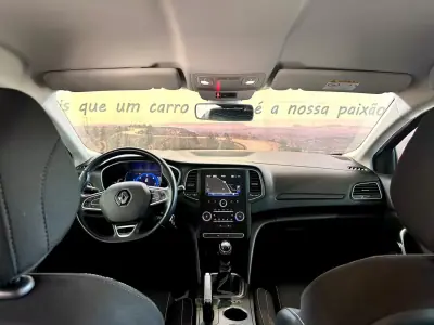Renault Mégane Sport Tourer 2018 - 14900 EUR, 110134 km - AUTO.MOTO.pt - 110134km - foto 16 de 27